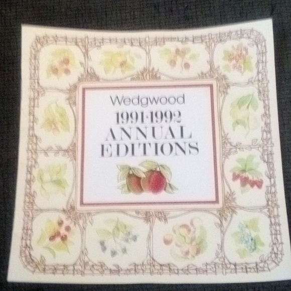 Wedgwood 1991 Blue and White Decorative Plate (Christmas 1991) - Picture 8 of 8